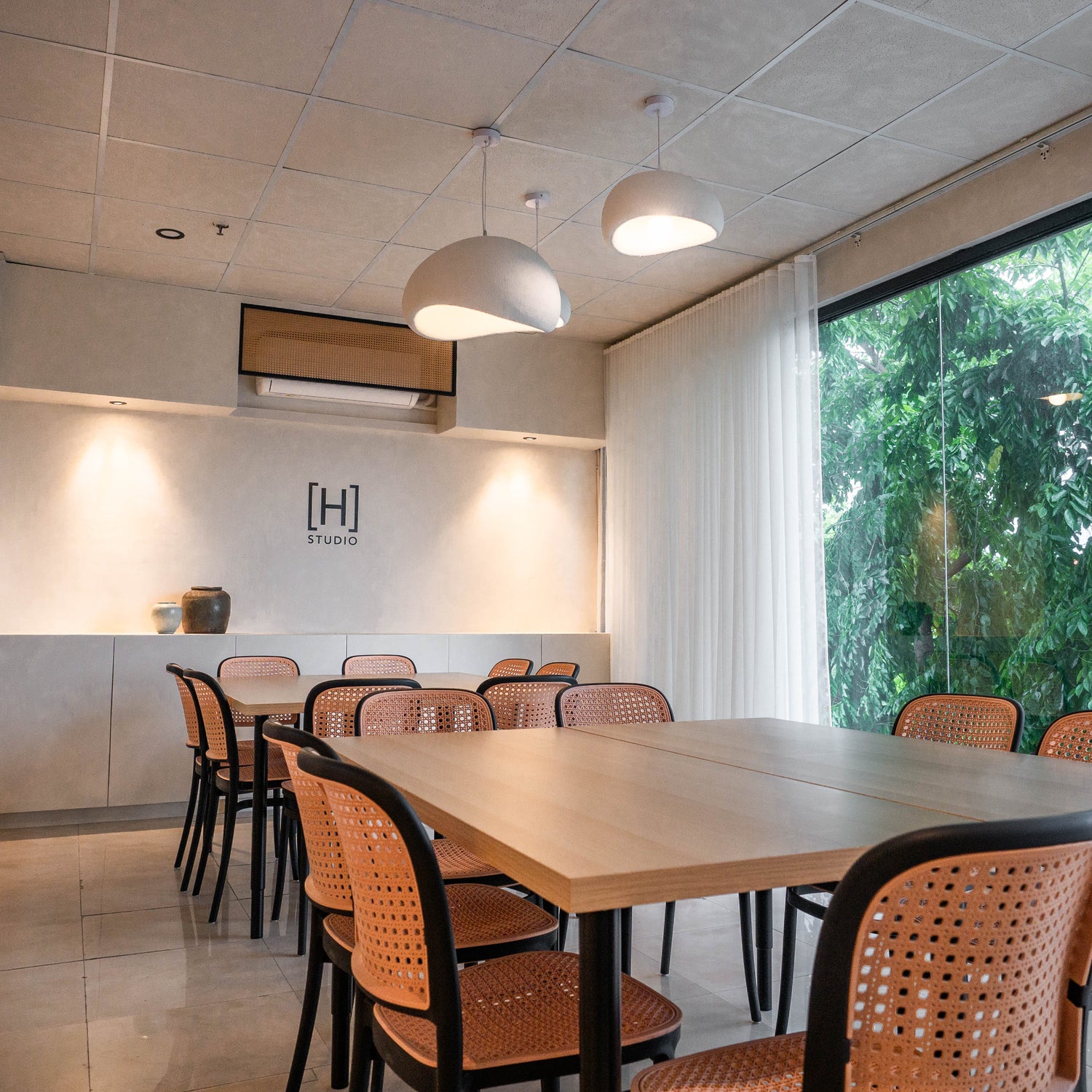 Space with Window-5.jpg__PID:0837201f-5ee5-4f6d-a0ef-77db4aad7497